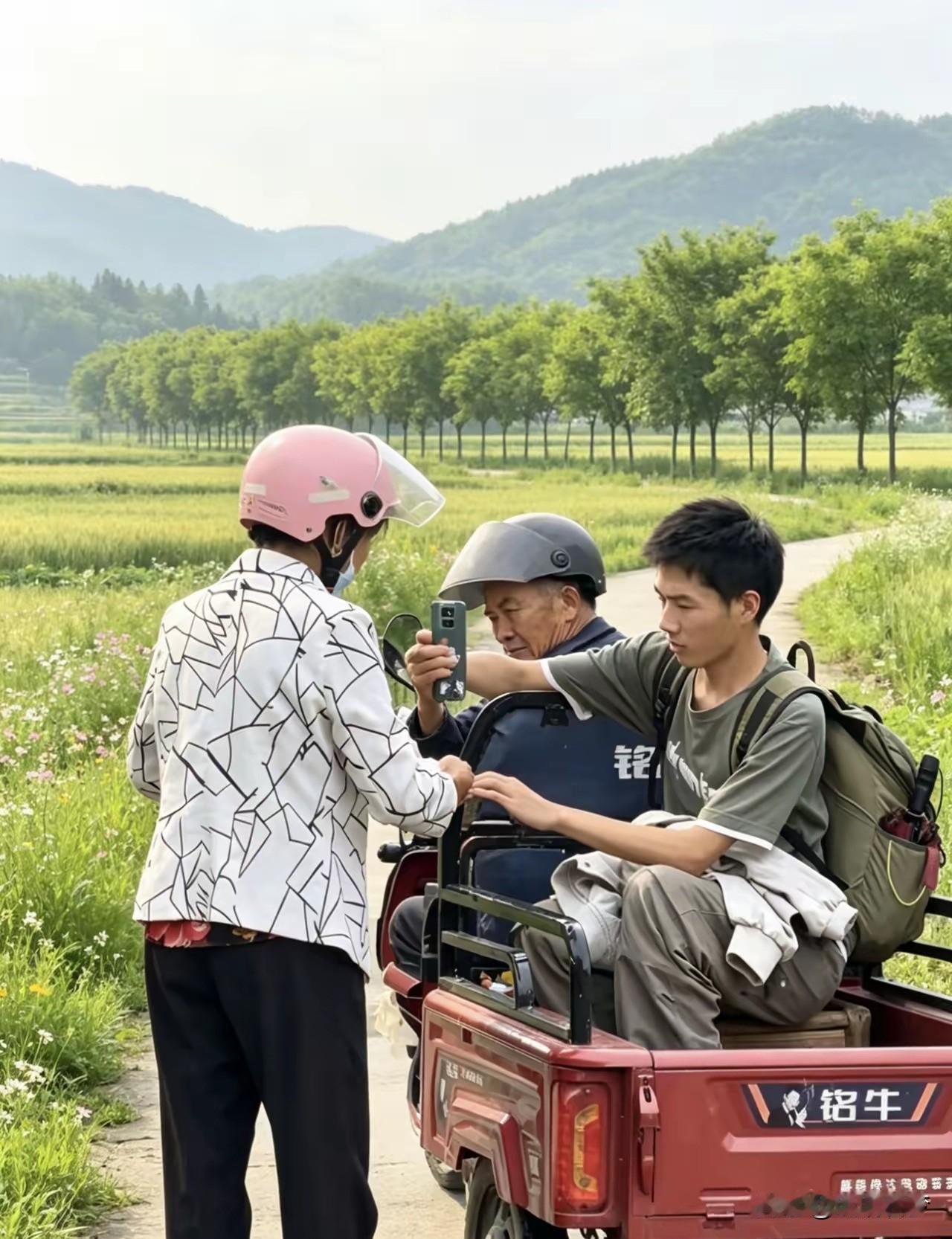 6岁爹没了，9岁妈改嫁。贵州山村女孩林小满，在叔叔家一住就是12年。

高考完第