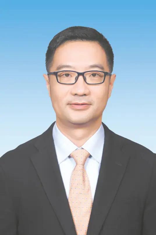 湖北省委常委宁咏已调走，担任中央金融工委副书记，还曾任湖北省副省长等职。
9月1