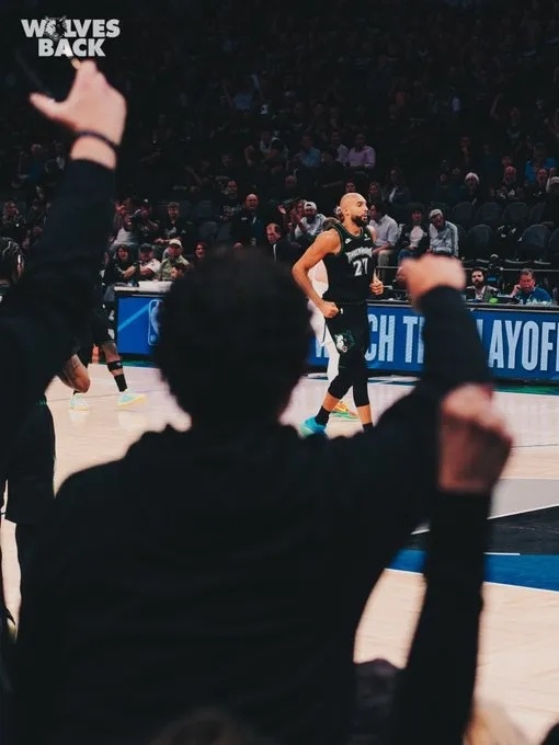 【🐺森林狼官推：戈贝尔梦幻脚步，全场沸腾🔥🏀】NBA季后赛，掘金对阵森林狼