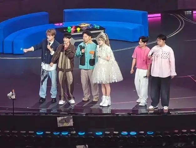 谢娜演唱会最大受害者是刘维！刘维去了谢娜演唱会，结果被网友骂上热搜，说他背刺薛之