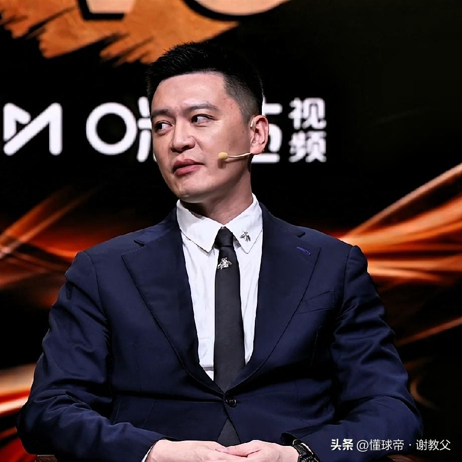 杨鸣敢说：廖三宁这球是非常大误判，空气犯规，也要允许裁判犯错误！在cba廖三宁已