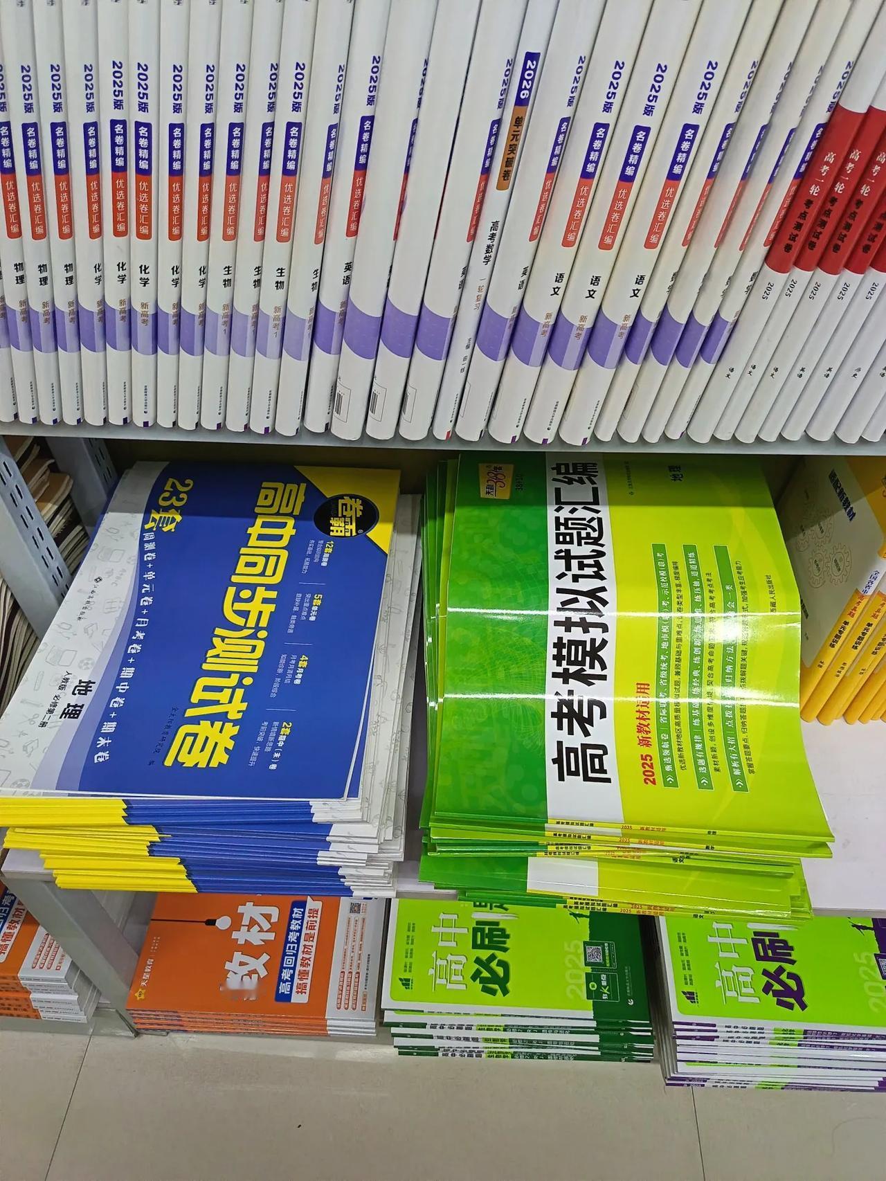 在这个浮躁的，像开了二倍速的时代，还有人买、看纸质书吗？

大家即使买书，也会在