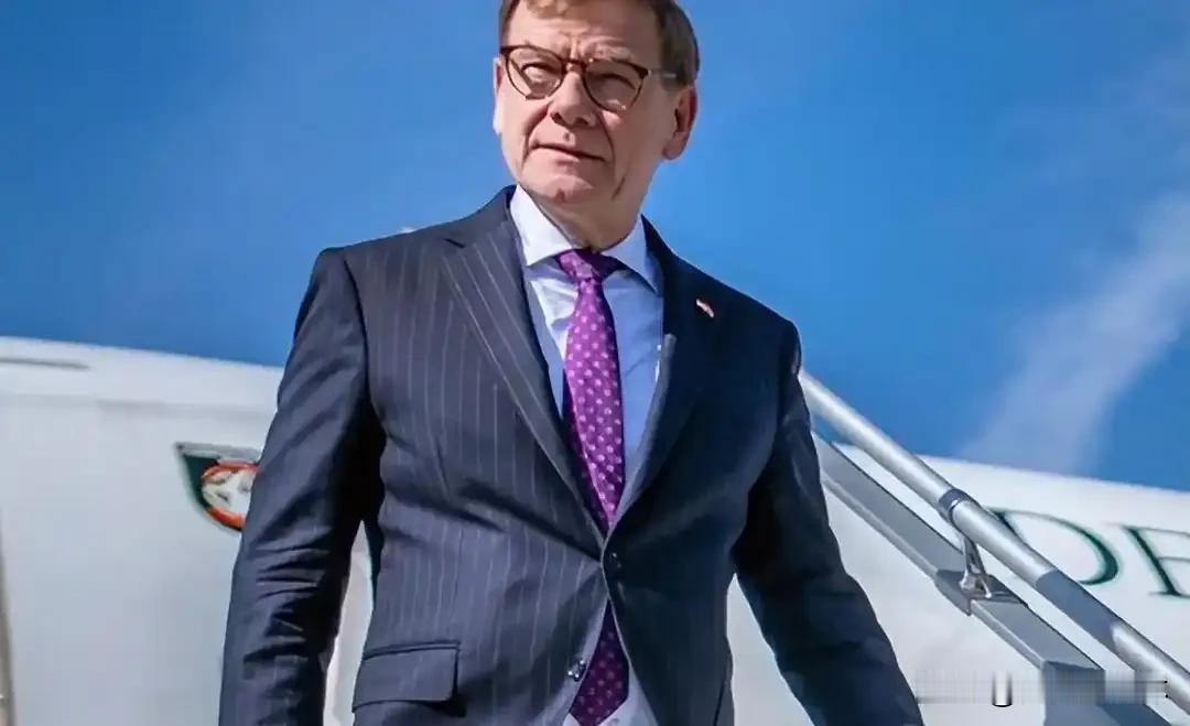 德国外长“硬气”不足24小时，火速来电求和，三句软话暴露了什么？

国际舞台上，