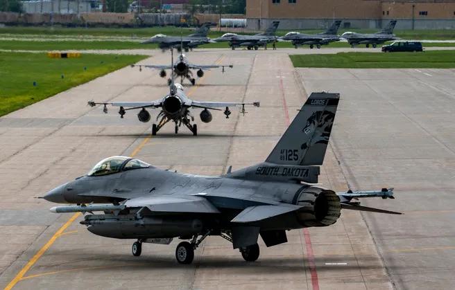 F-16服役45年超770架坠毁 美韩1个月新增3起
韩国空军一架F-16C战机