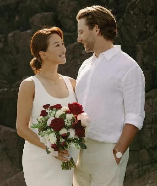 谢霆锋妹妹谢婷婷，晒海边婚照纪念结婚一周年，丈夫马修是澳洲普通从业者，小她七岁，