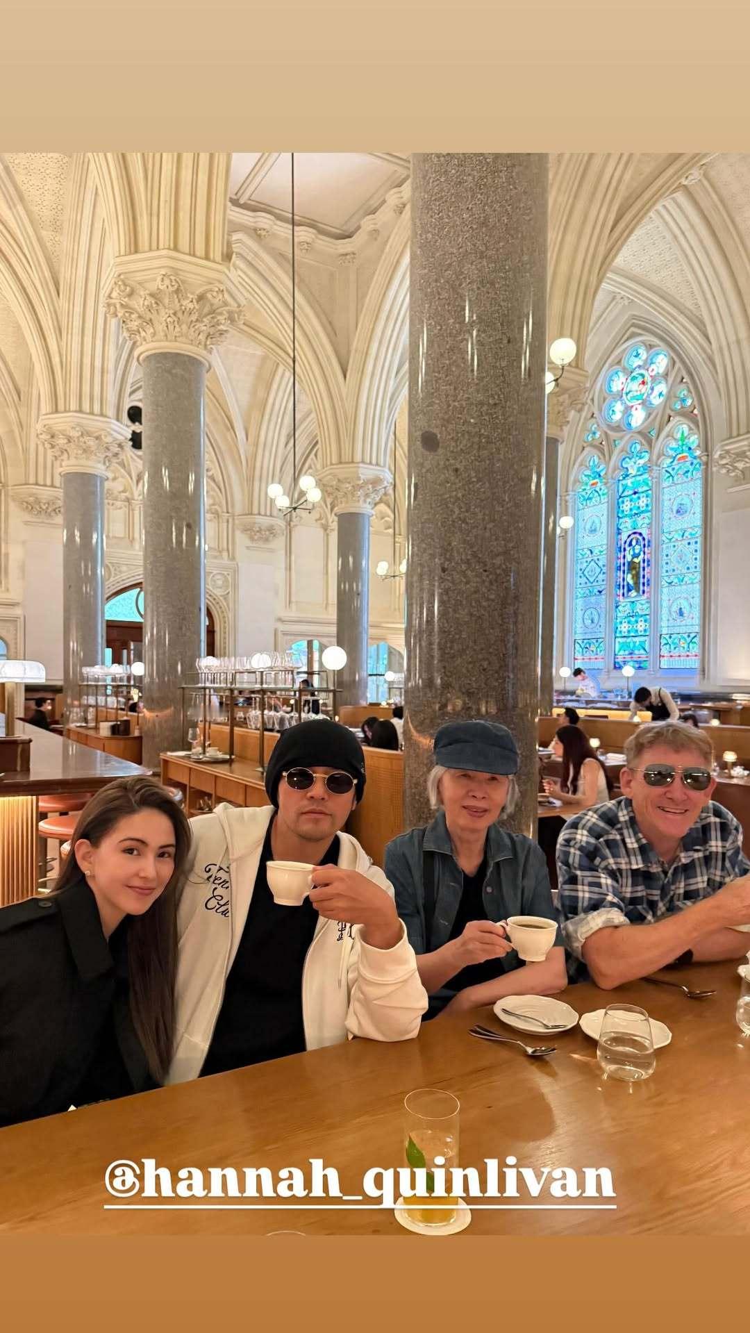 周杰伦晒出合照一家人