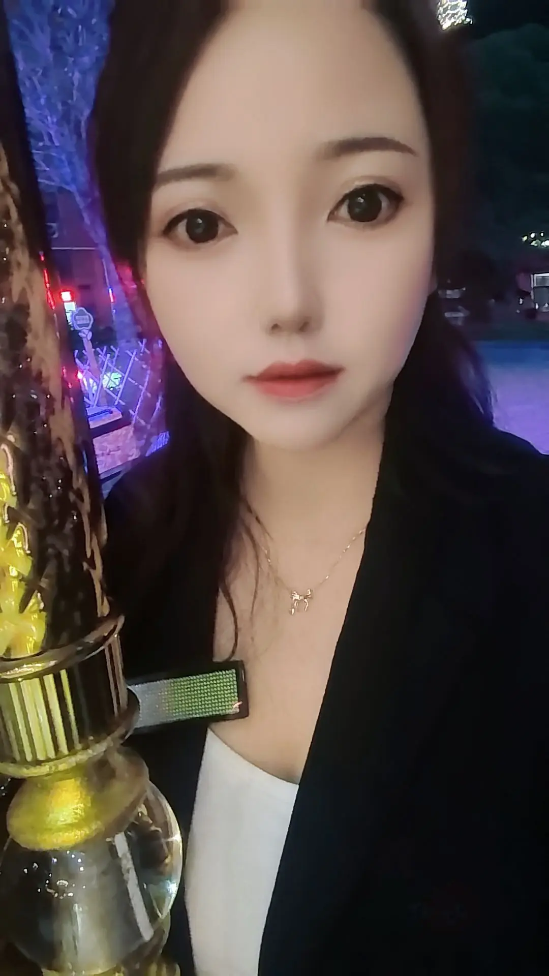 整个城市都睡了， 只剩我和我的心事， 夜不能寐！ 白天归顺生活， 夜晚...
