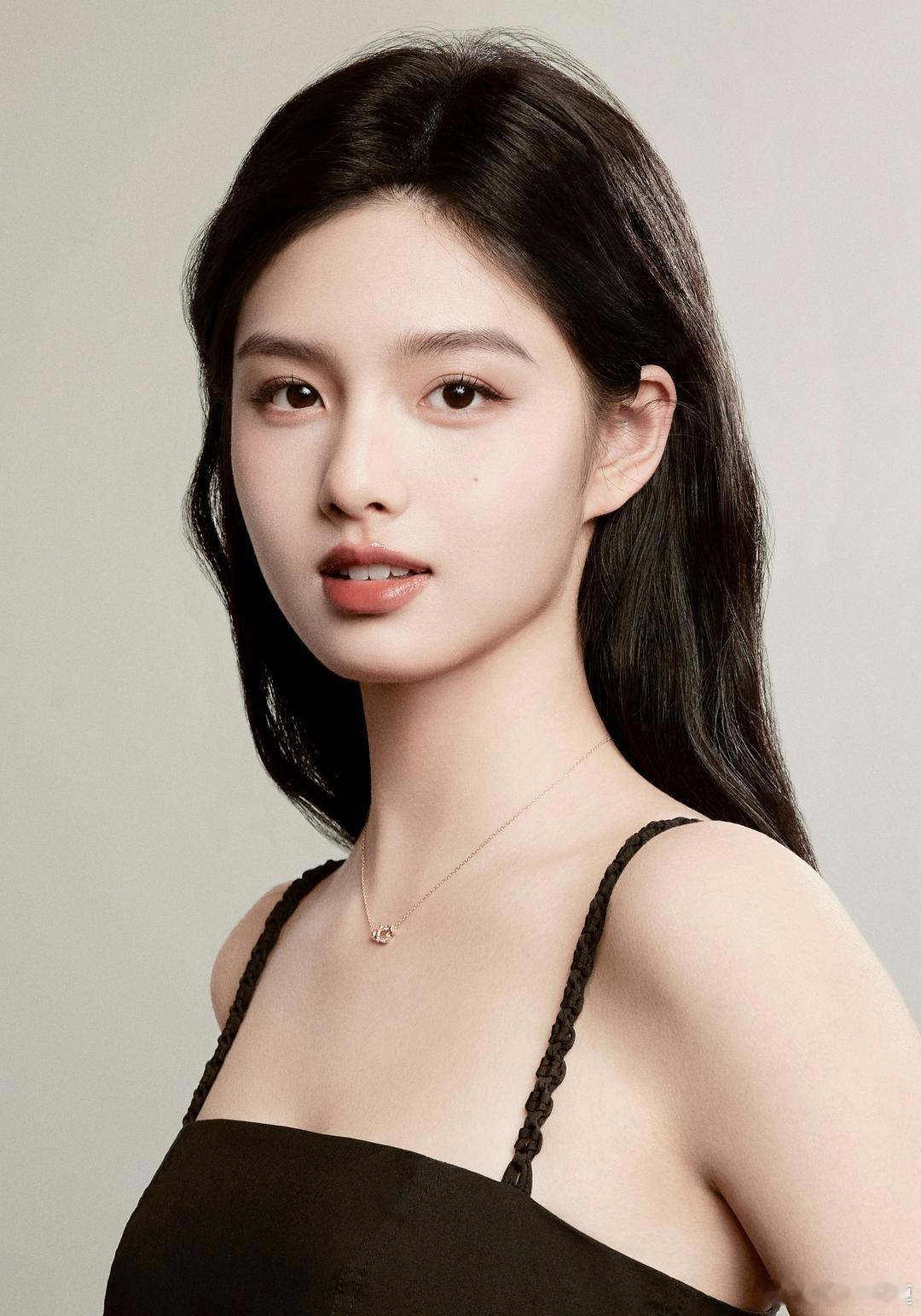 《功夫女足》中的艾米竟然过两天才18岁，未来可期啊。记得她出演过电影《长津湖》里