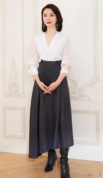 五十岁单身女人肯定需要找个伴。因为男人和女人组成一个家，缺少另一半不象家。女人需