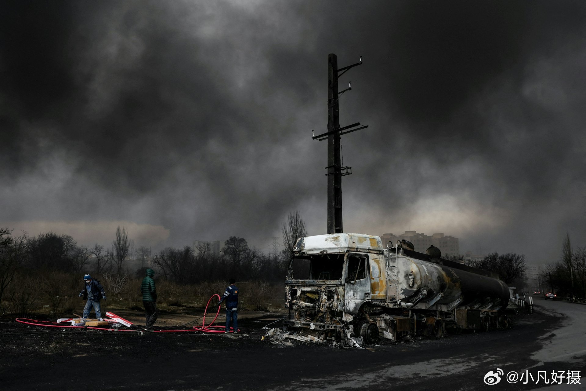 彭博社：对伊朗的空袭释放出有毒污染物，这些污染物可能会持续数十年，毒害环境并构成