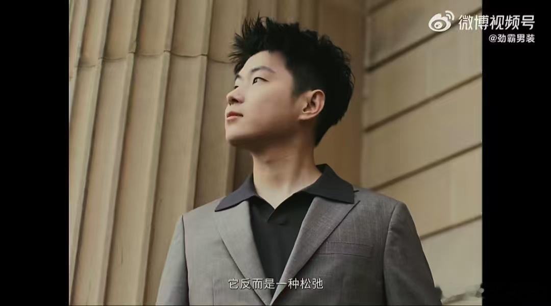 赵心童劲霸男装代言人赵心童斯诺克绅士具象化  当斯诺克的专注遇上茄克的匠心，赵心