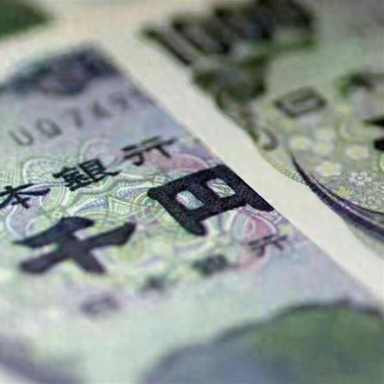 《日元汇率开始暴跌！10年后，我们可能都无法抵制日货了》昨天帮朋友查去日本拍婚纱