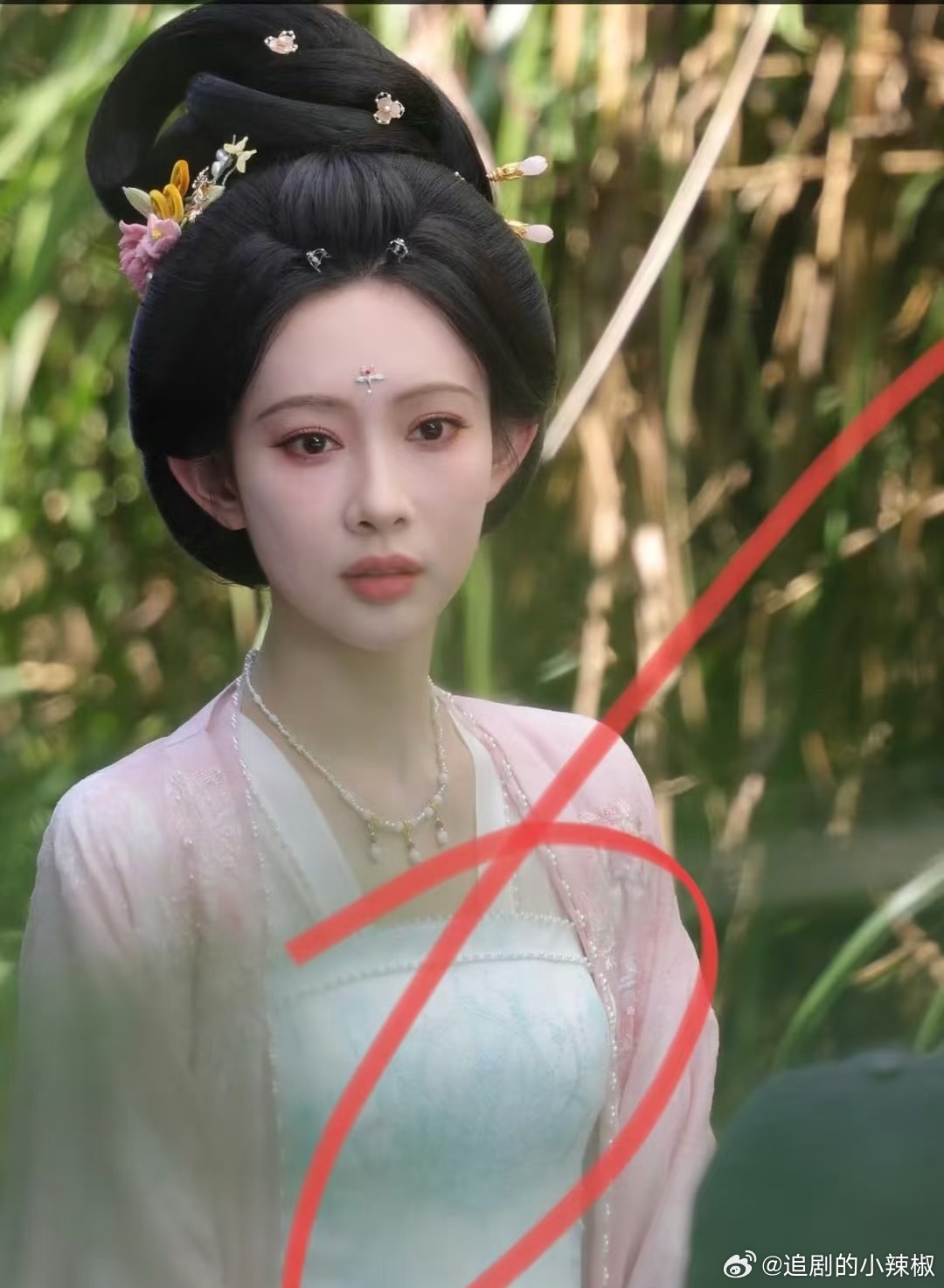 突然理解张雅钦为了唐妆剧增肥了，这发包太大 ​​​