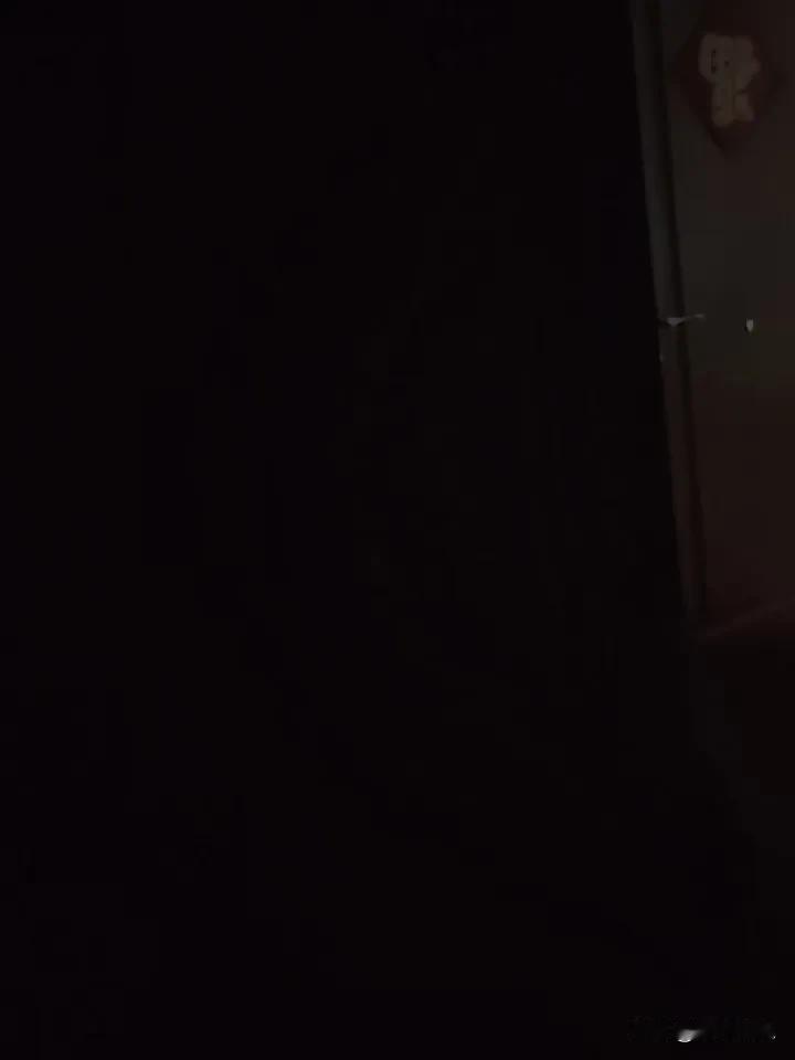 分享我这周有趣的事：越来越发现，婚姻真的是坟墓。当然穷的现状和自私的性格是原罪。