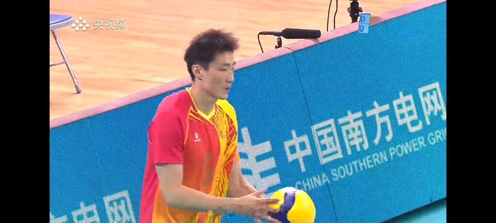 男排成年组决赛开始，山东男排vs福建男排，季道帅首发，两队都加油，期待精彩的决赛