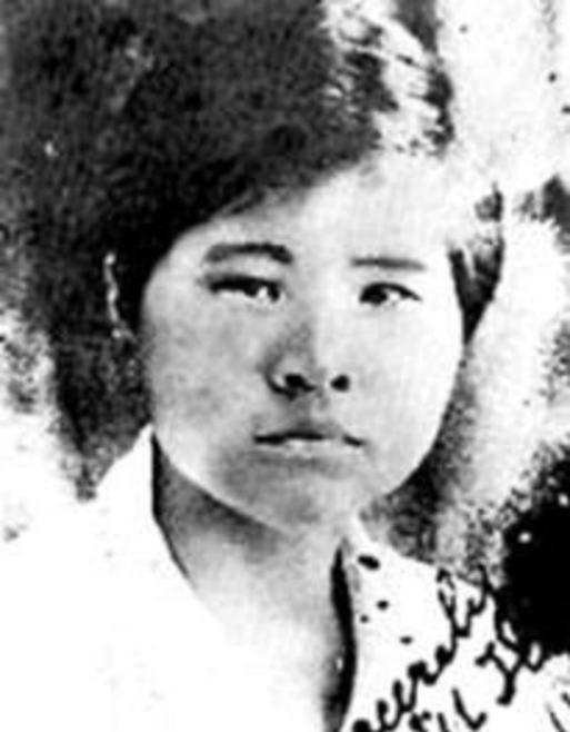 1941年，23岁的八路军女团长辛锐，被日军包围，可她却拉起棉被，盖住自己，谁知