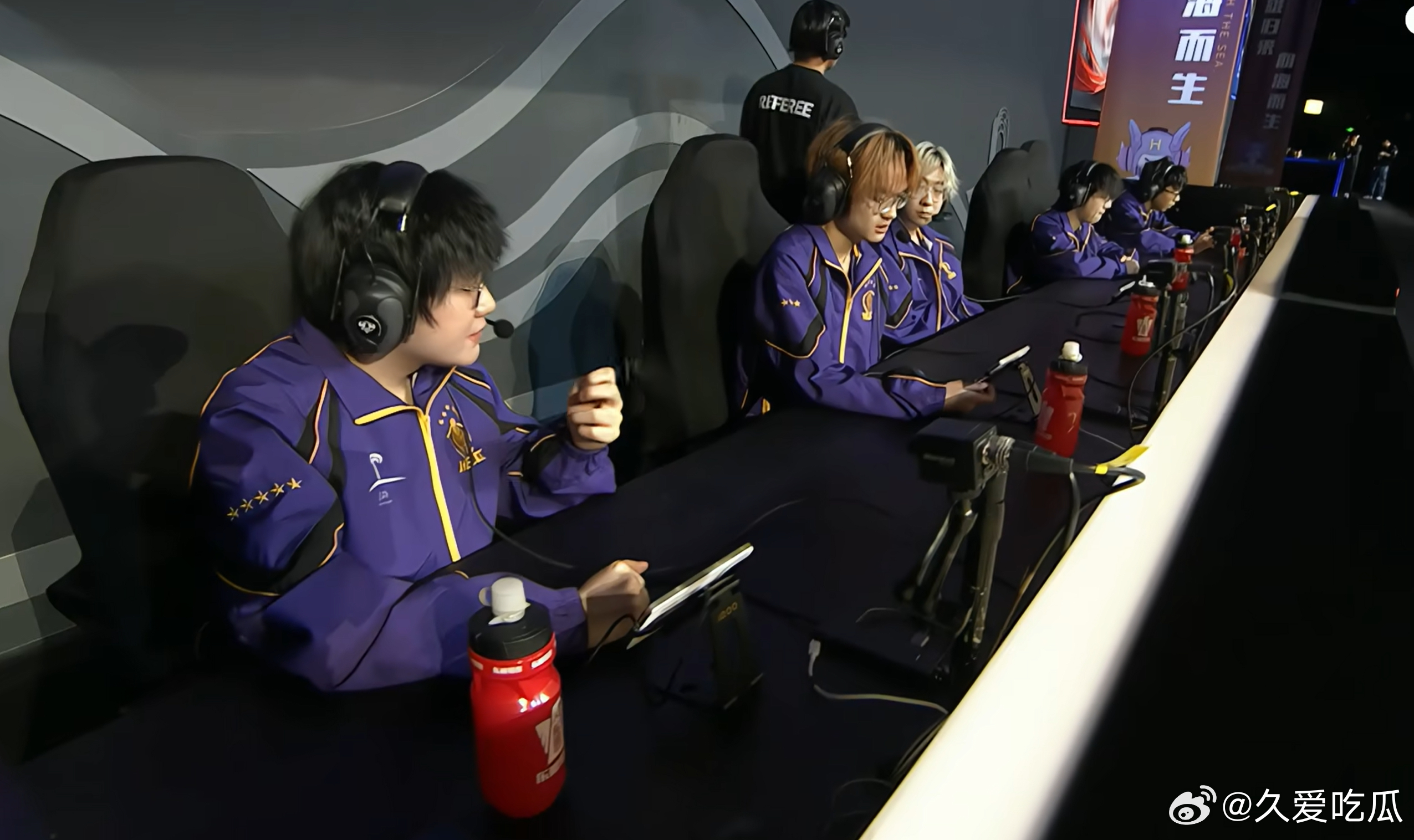 Hero全队戴着眼镜 