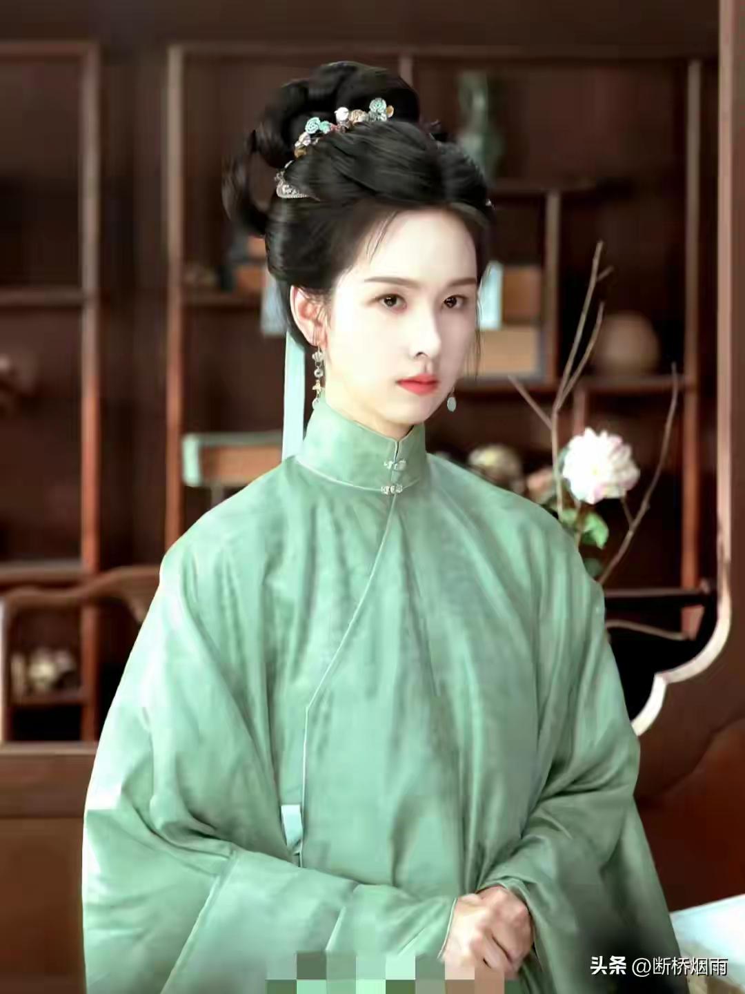 郑晓龙选的红楼人物定格了！据说陈都灵演林黛玉，檀健次演贾宝玉。我看过陈都灵演的《