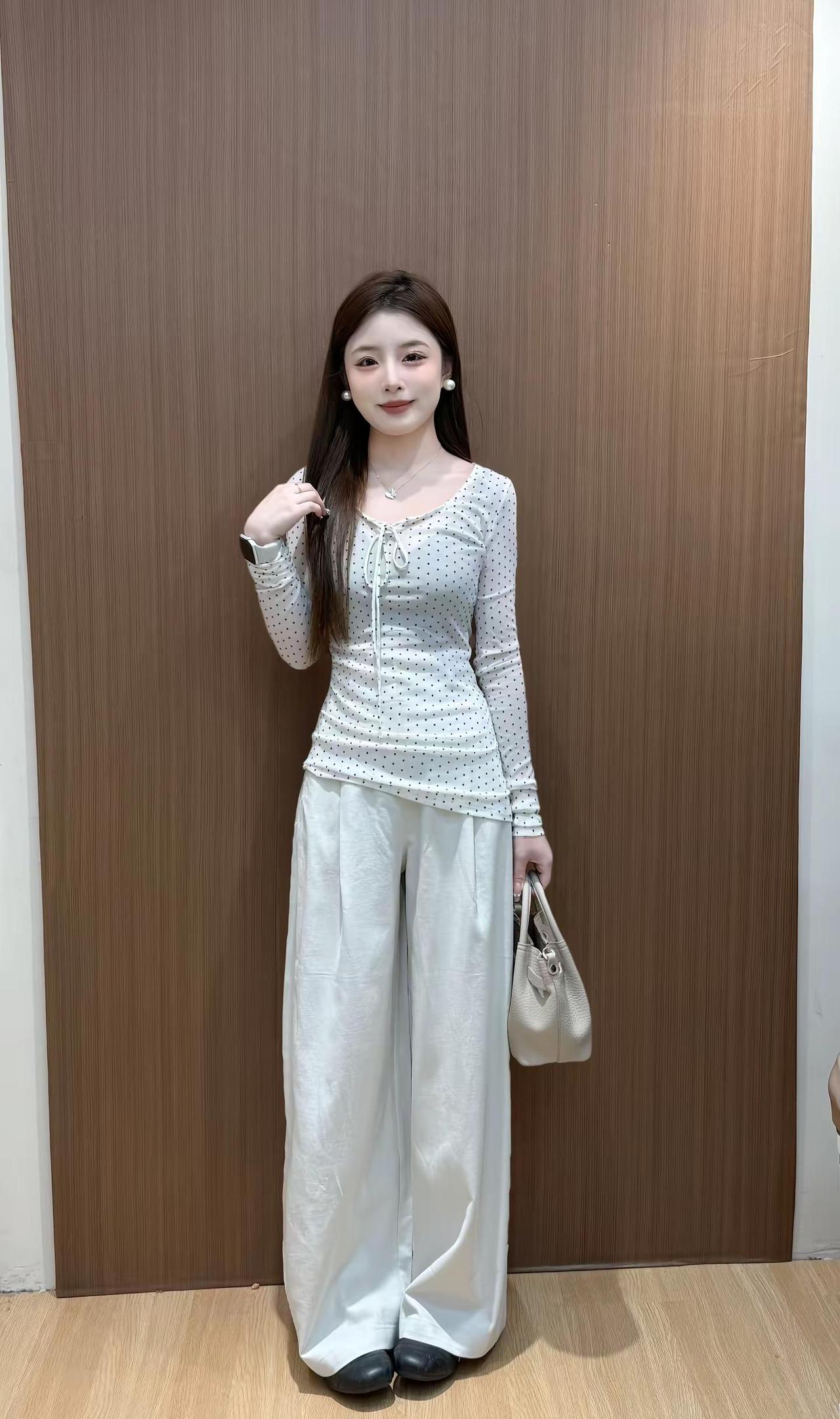 “去喜欢那个很拽却为你低头的人         去珍惜那个很忙却为你有空的人”