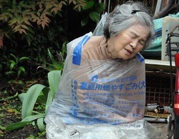根据日本警察厅数据，2025年日本有将近8万孤独老人死去，很多老人去世多日后才被