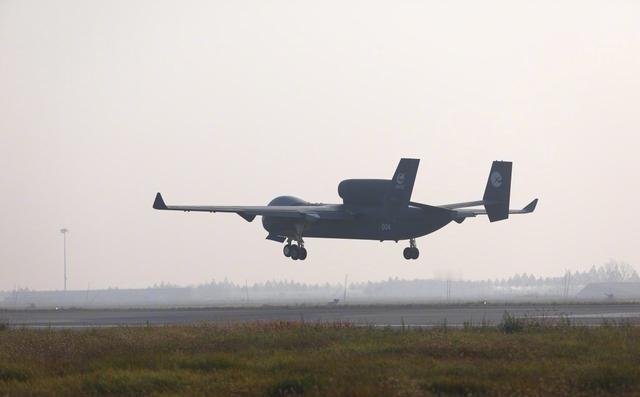 九天无人机航母正式首飞了！严重怀疑退役的歼轰7上的老款WS-9被拆下来，再利用到