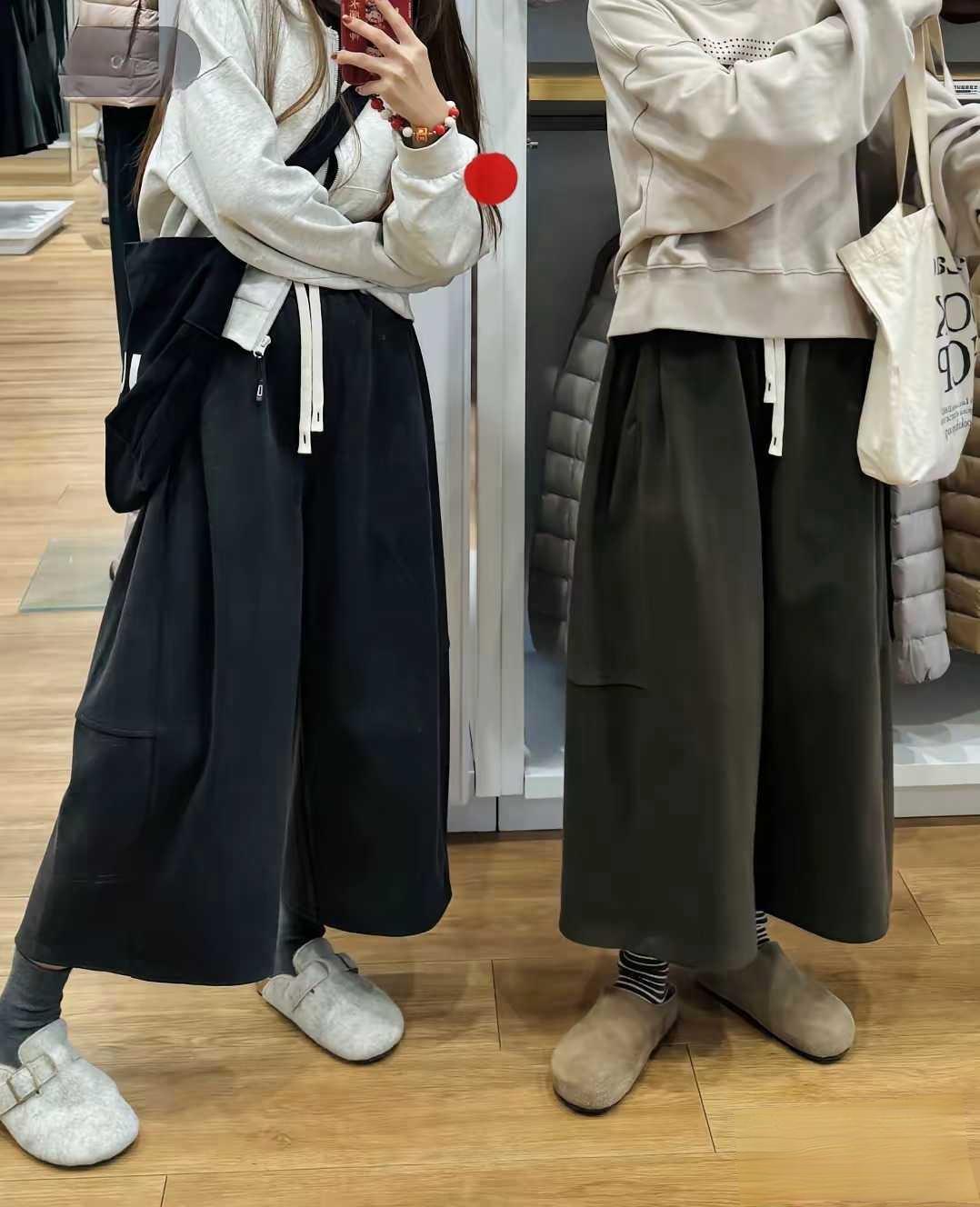 不知从什么时候起，春夏街头到处都是这种“行走的面袋子”。
不管年轻姑娘还是中年女