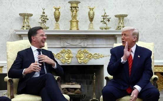 特朗普发文说：“我与北约秘书长马克·吕特就格陵兰岛问题进行了一次非常愉快的通话，