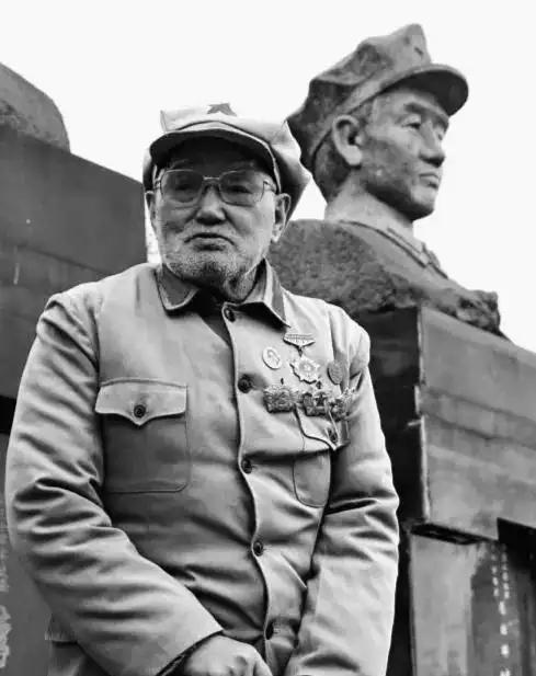 1940年6月，刘洪才带着3名侦察兵乔装成日军的样子侦察回来，遇见了5名民兵，刘