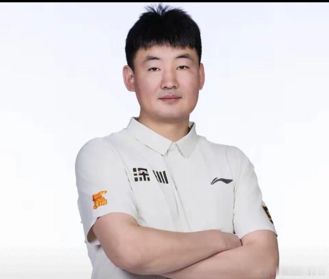 深圳男篮正式敲定新帅，由功勋老将顾全接过教鞭，不少球迷不由得联想到此前短暂出任球