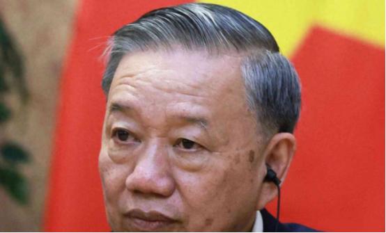 这就是背刺中国的代价！越南被美欧轮番吸血，这下没有一国肯帮他，越南当初把整个东盟