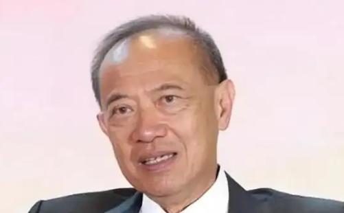 终于敢讲真话了！新加坡前外长一针见血戳破美国伪装！天天叫嚣制裁威胁中国，为啥它压