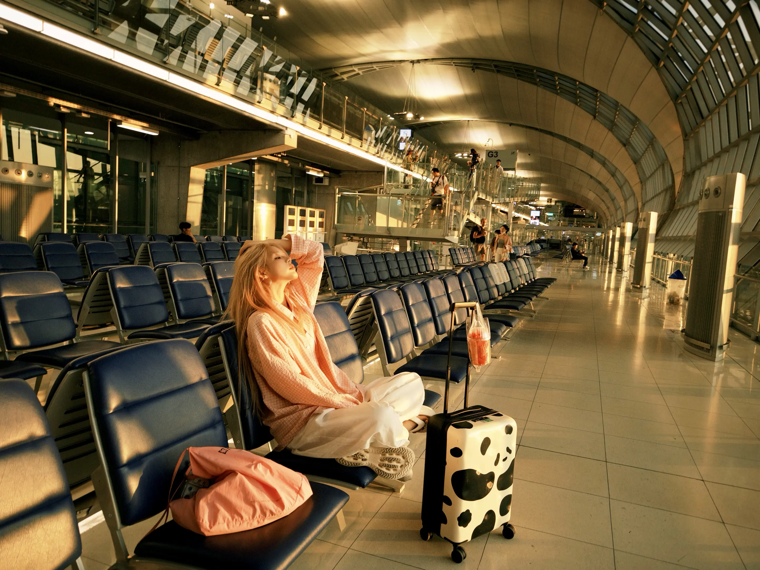 在我跟大陆失联的八个小时里 他向我坦白了一切