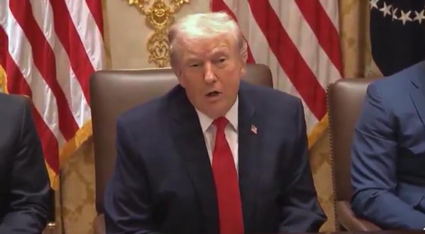 特朗普今天（1月30日）在内阁会议上说：“中国的大部分产业都依赖煤炭。他们制造风