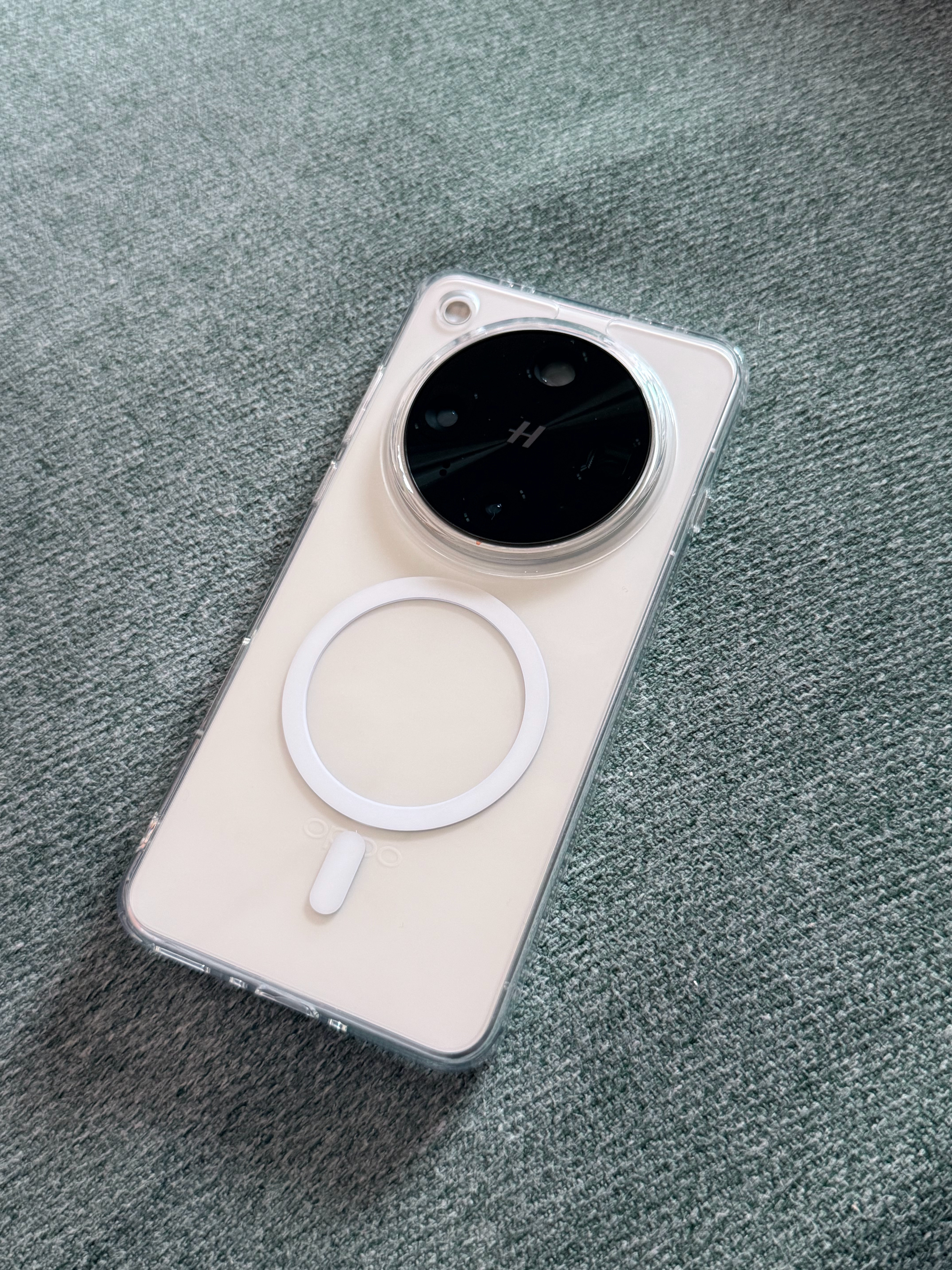 这台手机我用出了2023年10月份用iPhone 15 Pro Max（白色）的