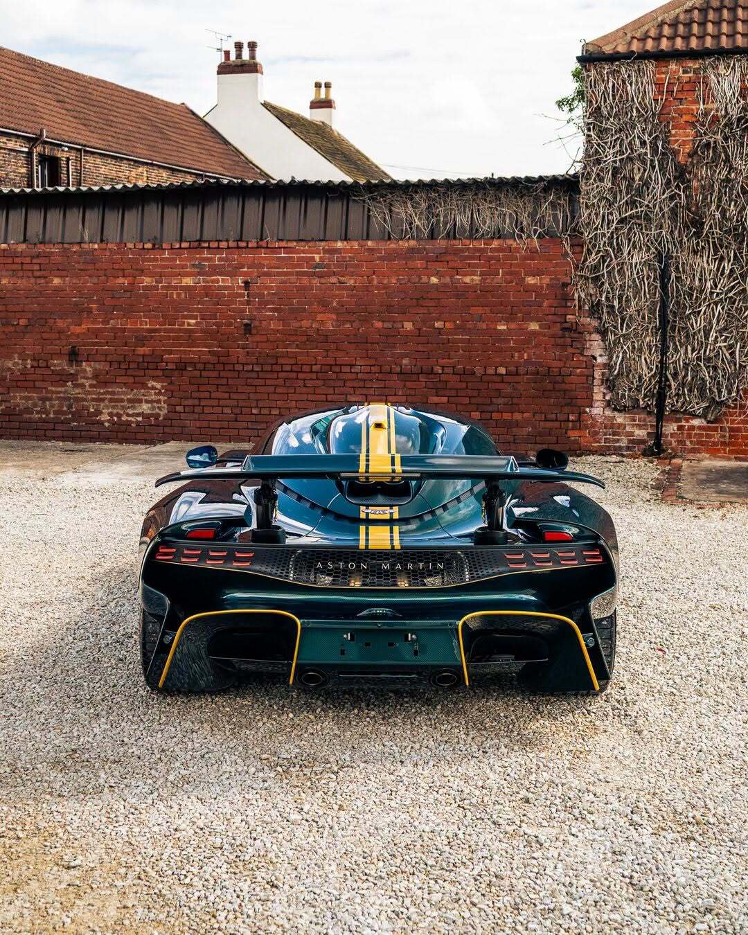 Aston Martin Valhalla / Vantage GT8R / V
