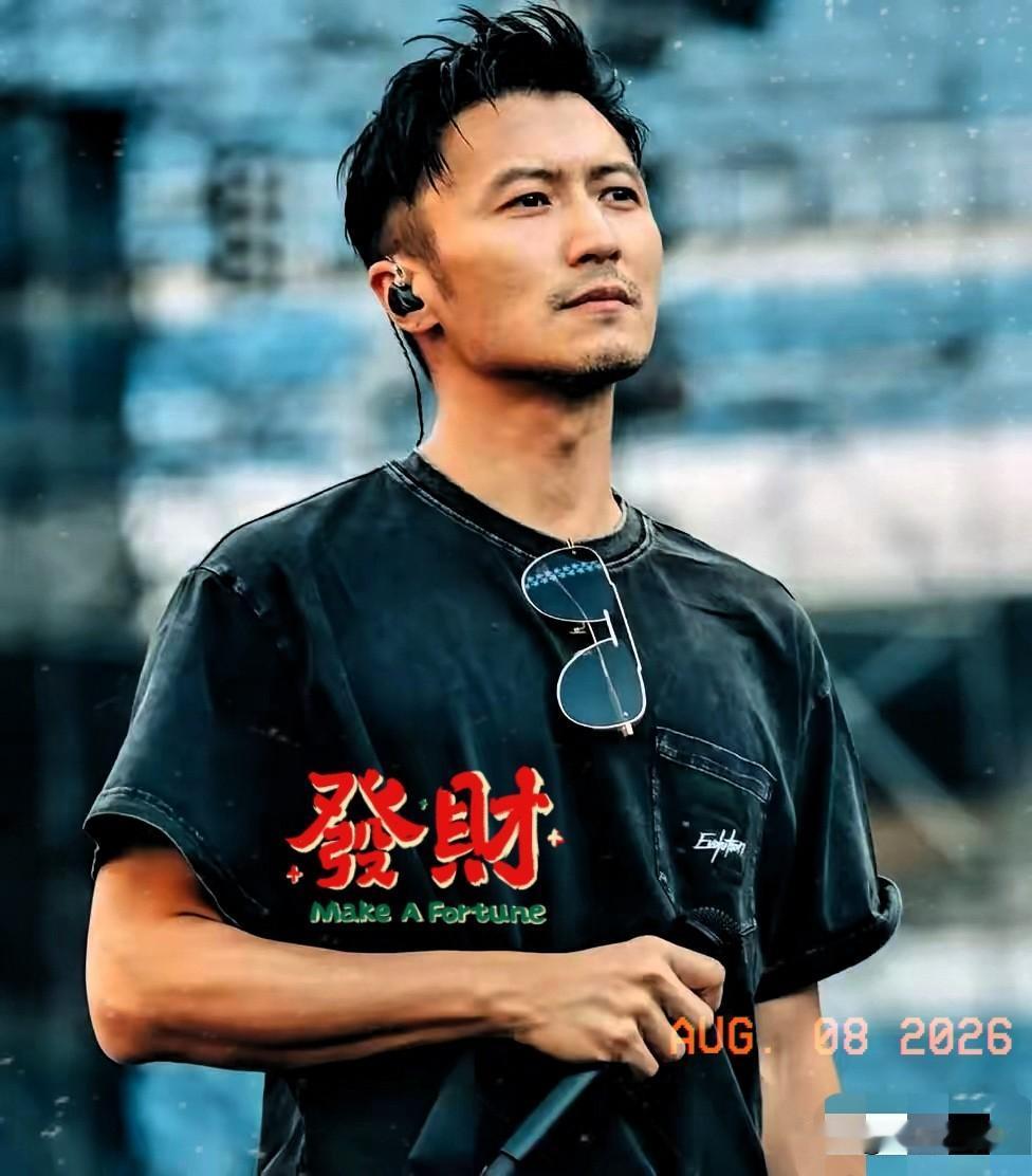 谢霆锋，太低调了！
8月8日，在王菲57岁生日当天，谢霆锋更新社交动态，令人意外