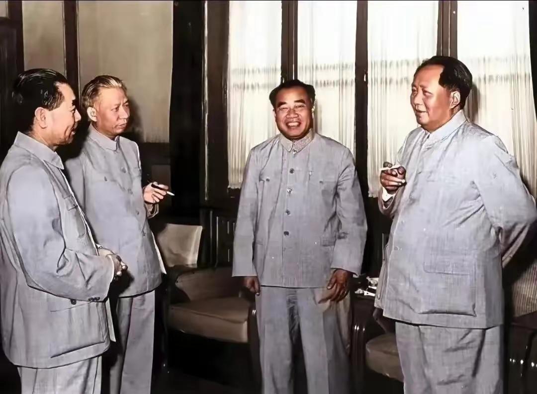 人民心中的四大领袖：他们是治国安邦的伟人，更是全国人民的公仆！

开国元勋，民族