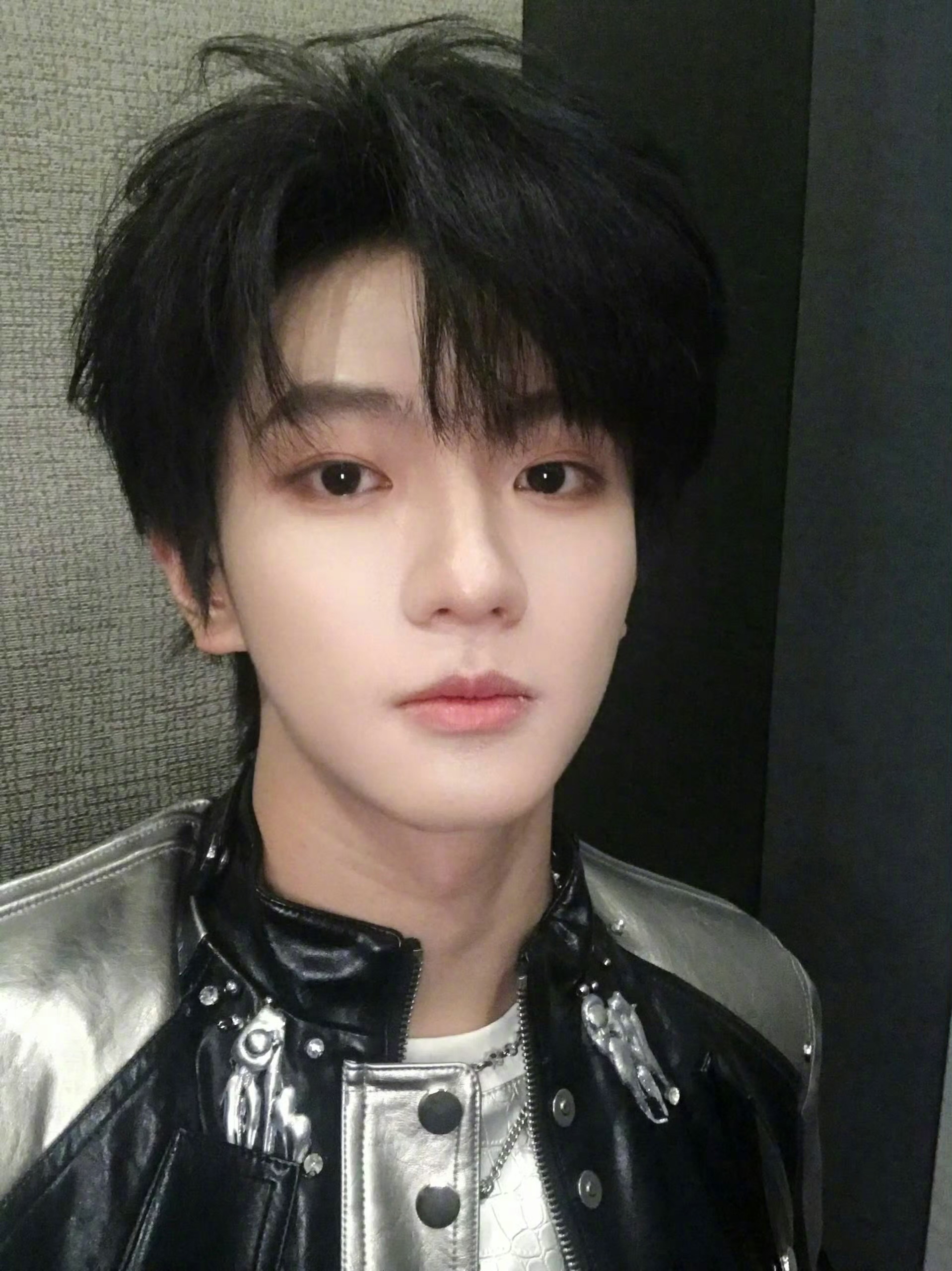 穆祉丞左中右自拍好权威穆祉丞左中右全方位自拍合集📸左脸帅、右脸绝、正脸更杀！3