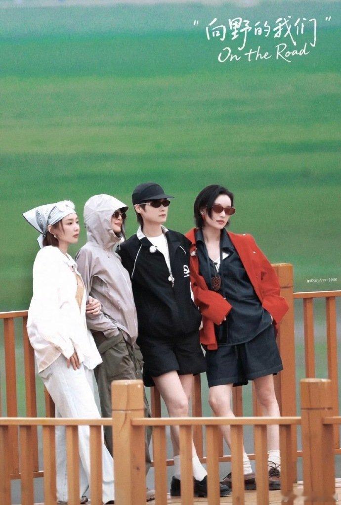 李宇春辛芷蕾倪妮宣传高叶新片 最好的友情莫过于互相见证彼此成长，新疆结伴自驾之后