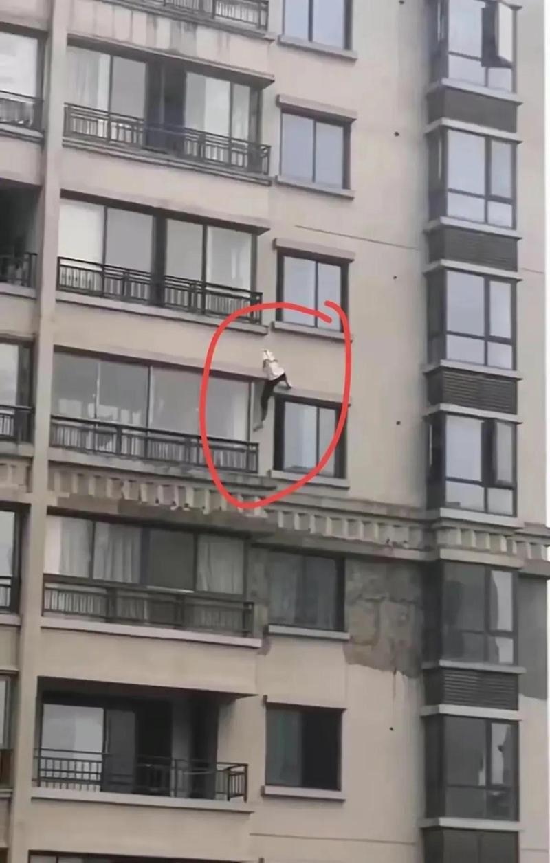 我同学，53了，三年前她丈夫在施工时掉下来摔死了，施工方赔了60万。六十万，一条