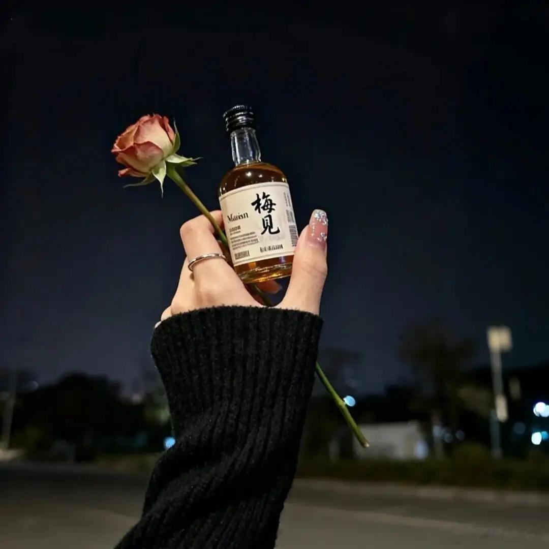 你没用的时候，认识谁都没用。别整天吹嘘你认识哪个老板、哪个领导。你自己没本事，微