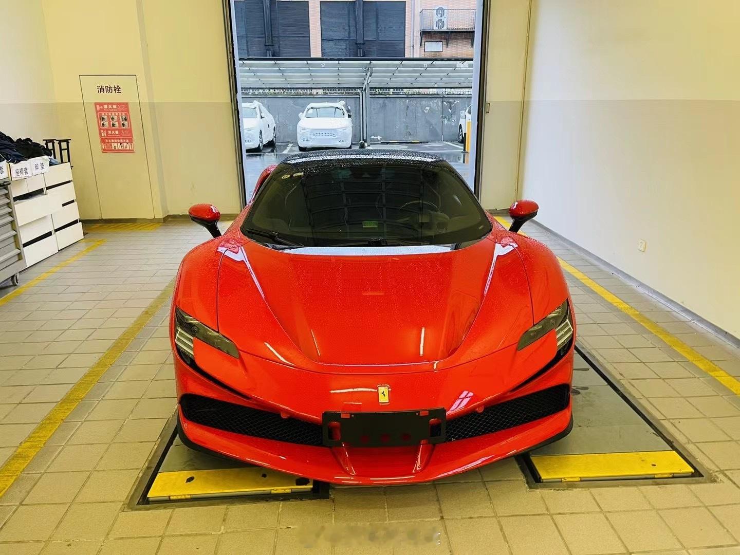 京牌22年法拉利SF90  4500公里 原版原漆 ​​​