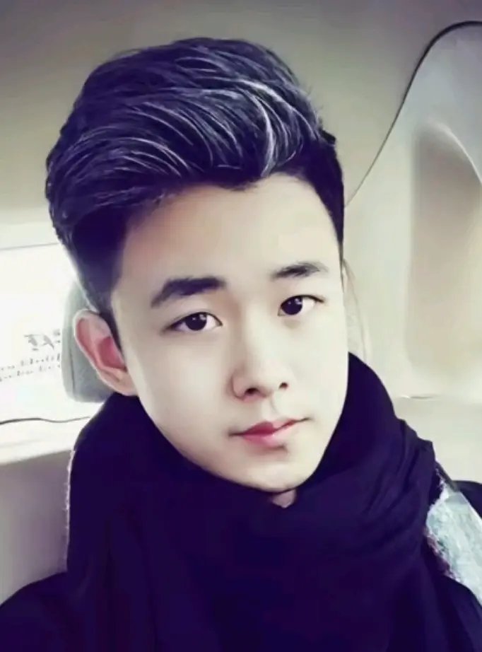 田嘉瑞以前长的好嫩啊 