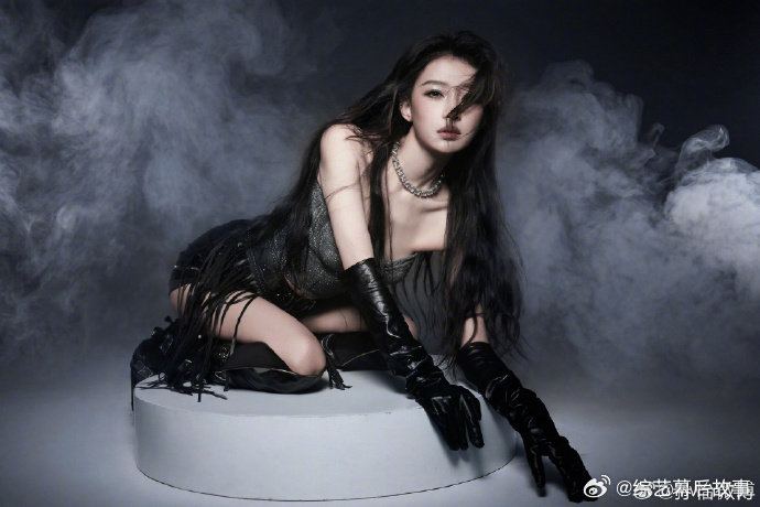 孙怡问AI要不要参加浪姐 节目组邀了好几年，孙怡居然被AI说服才来，也太真实了。