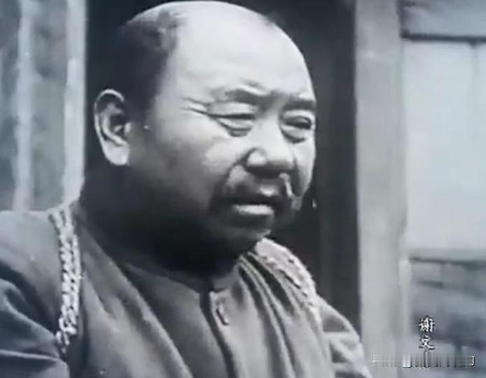 1942年，赵尚志牺牲后，一个汉奸用脚踢了踢他的头颅，看到这一幕，叛徒谢文东怒了