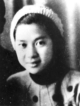 1942年，女地下党员罗文坤被捕，敌人见她不屈服，就把她放了，并让特务暗中监视她