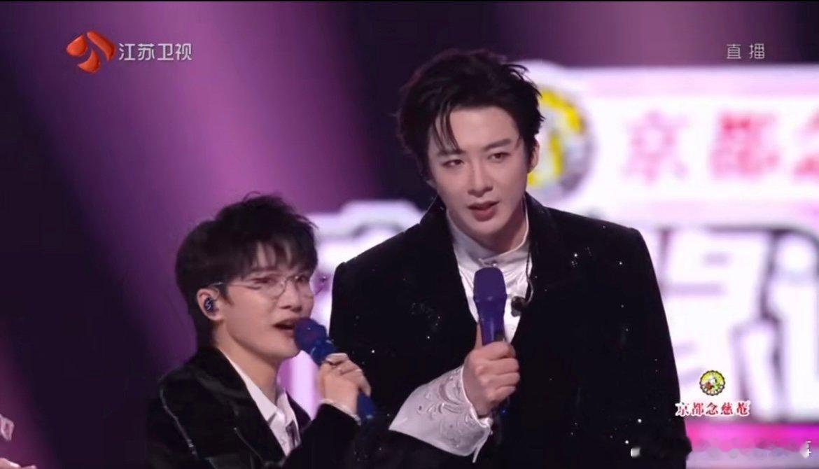 刘宇宁说周深人品顶呱呱刘宇宁说世界上没有周深唱不了的歌 年度名场面预定！两位实力