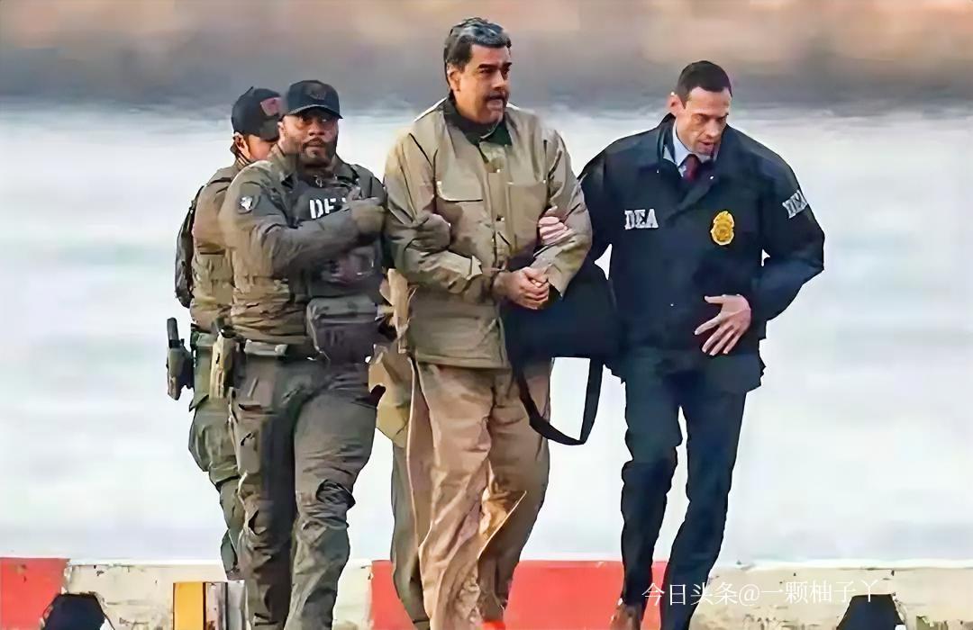 马杜罗在美国监狱里的日子确实不太好过，他被关押在一间大约6平方米的小牢房里，环境