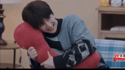 #快乐老友记 张远笑翻了# 张远是有综艺效果的，真笑翻啊[笑cry]我一直以为笑