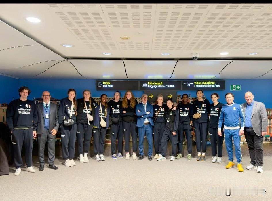 朱婷跟随科内回到了意大利！
没有再次蝉联世俱杯冠军，确实有遗憾！
但是身经百战的